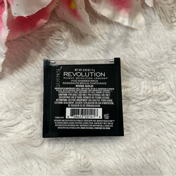 Makeup Revolution - Vivid Shimmer Brick in Rose Gold - Picture 3 of 3